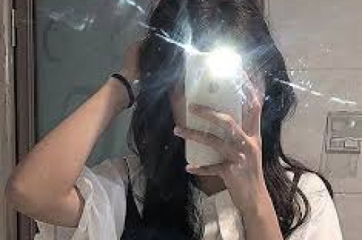 檀健次人设崩塌向女网红示弱频送红包风波后复出现场彻底失控