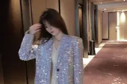 陪玩陪睡算啥？继人体盛宴、舔手指后艺人再曝阴暗面 秦岚被牵