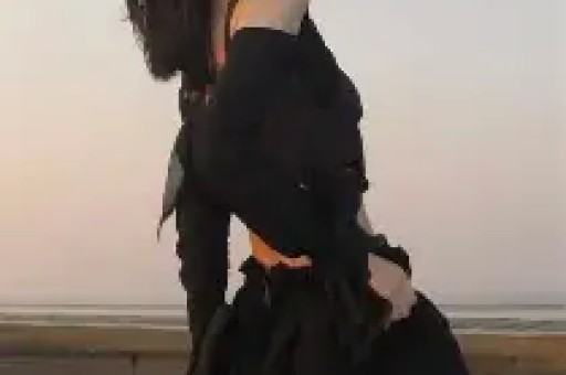 内娱1天4大瓜！顶流恋情、深夜泡酒吧、全身整容一个比一个离谱